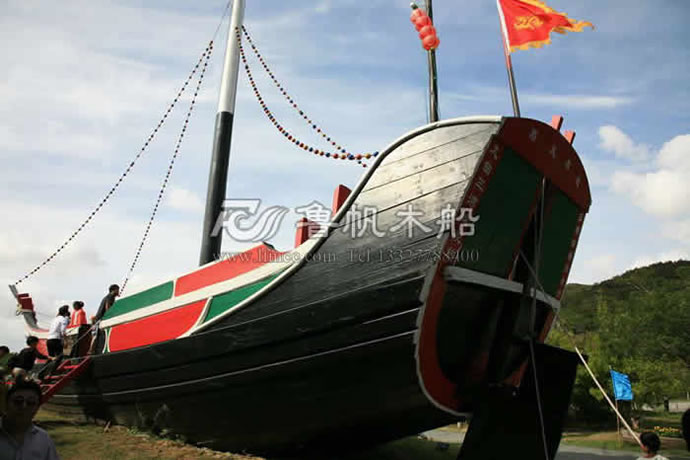 大型觀光裝飾船